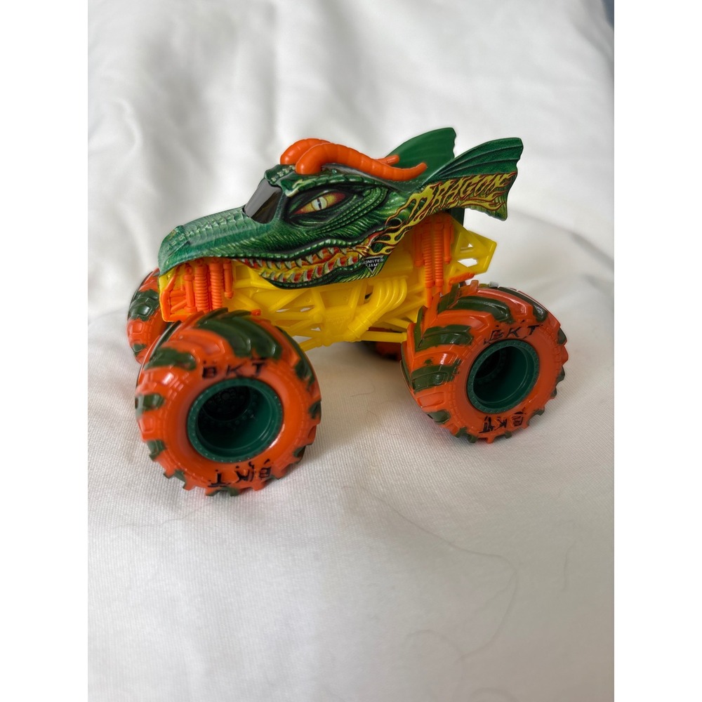 Customized Monster Jam Dragon Monster Truck 1:64 Scale Green Yellow Diecast BKT